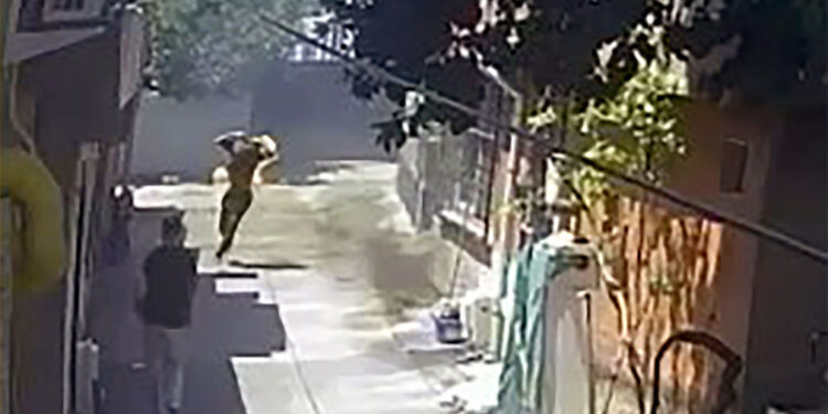 Miras anlaşmazlığı yaşadığı yeğenini yaktı