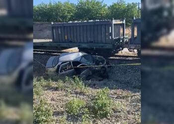 Malatya'da yük treni otomobile çarptı: 5 yaralı