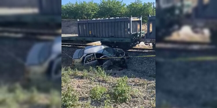 Malatya'da yük treni otomobile çarptı: 5 yaralı