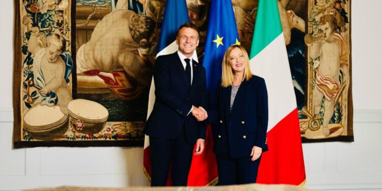 Meloni ve Macron, İtalya'da bir araya geldi