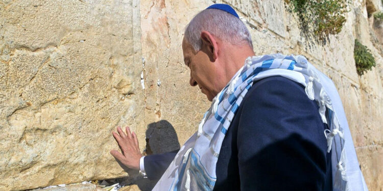 Netanyahu Ağlama Duvarı'nda Donald Trump için dua etti