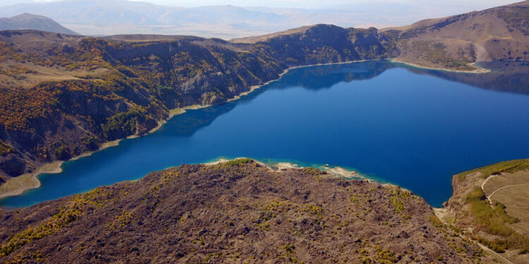 Nemrut Krater Gölü, turizmcilerin gözde mekanı