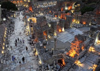 Nisan ayında yabancı turist sayısı kırdı