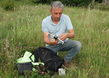 Öğretmenin dron merakı, yatağa bağımlı meslektaşının gözü oldu