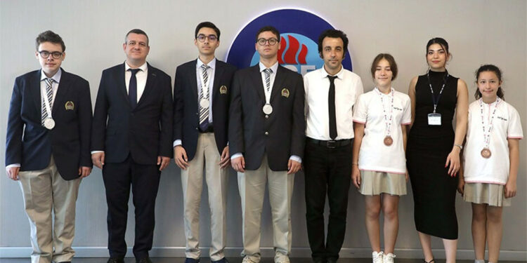 Özel Ege Lisesi'nden 3 Türkiye derecesi
