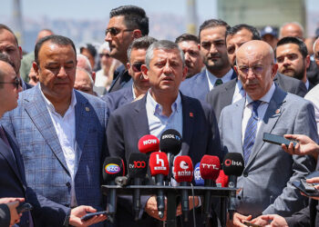 Adalet tutuklandı, savunma mesleği tutuklandı