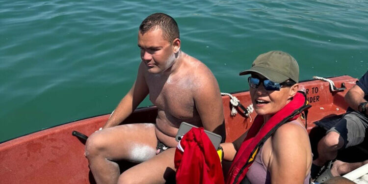 Otizmli ultra maraton yüzücüsü Tuna, Manş Denizi'ni geçti