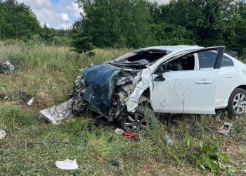 Otomobil, bariyere çarpıp şarampole devrildi; 4’ü ağır, 8 yaralı