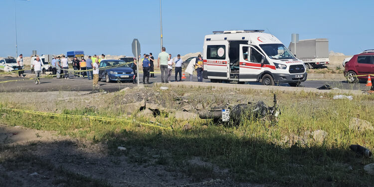 Otomobille çarpışan motosikletteki 2 genç hayatını kaybetti