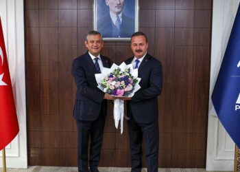 Özgür Özel, Anahtar Parti'yi ziyaret etti