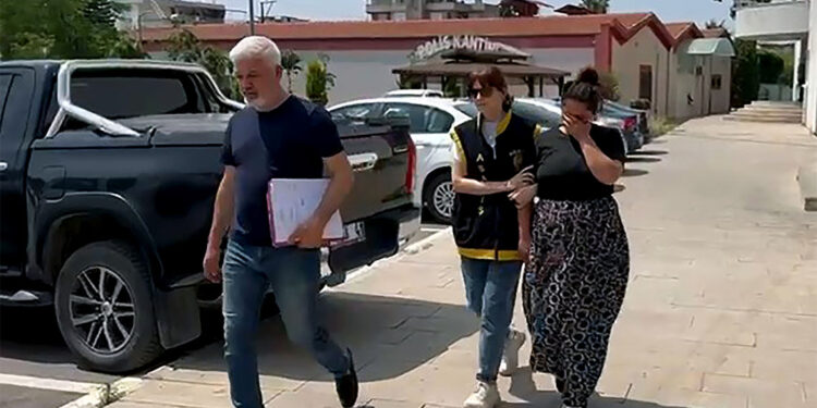 Para ve cep telefonunu çalan yankesici yakalandı