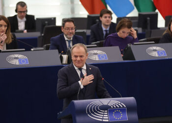 Donald Tusk'ın Başbakanlığındaki koalisyon hükümeti güvenoyu aldı