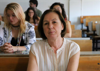 Profesör, emekli olduğu üniversiteye öğrenci olarak döndü