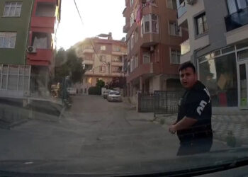 Pendik'te trafikte tartıştığı sürücüye kızının yanında bıçak çekti
