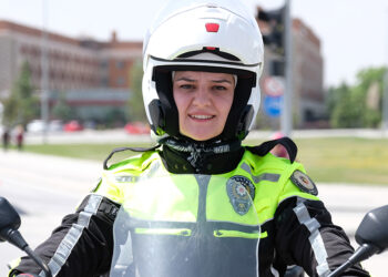 Polis Safiye, tutkusu motosikletle trafik güvenliğini sağlıyor