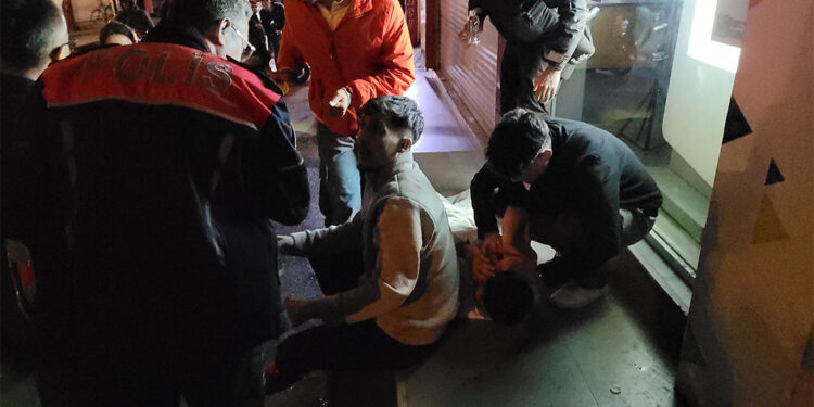 Restoran tuvaletinde kavga: 2 yaralı