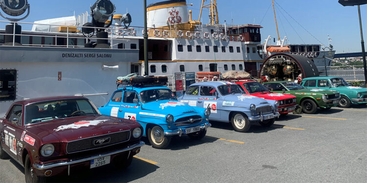 Rahmi M. Koç Müzesi klasik otomobil tutkunlarını ağırladı