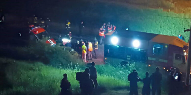 Rusya'da köprü çöktü tren raydan çıktı
