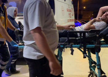 Sağır ve dilsiz kişiyi bıçakla boğazından yaraladı