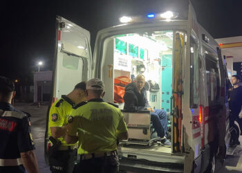 Sakarya'da yolcu otobüsü TIR'a arkadan çarptı: 2'si ağır, 13 yaralı