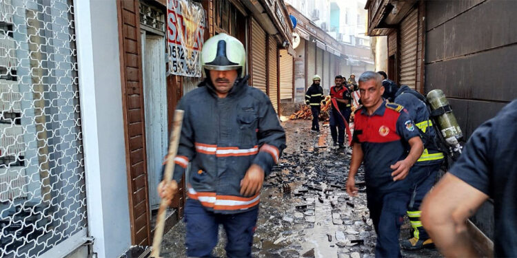 Şanlıurfa'da havai fişek deposunda çıkan yangın söndürüldü
