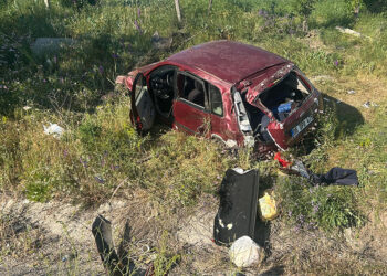 Sivas'ta otomobil şarampole yuvarlandı: 1'i ağır, 3 yaralı