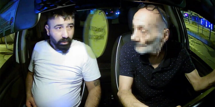 Şoföre saldırıp taksiyi gasbetti