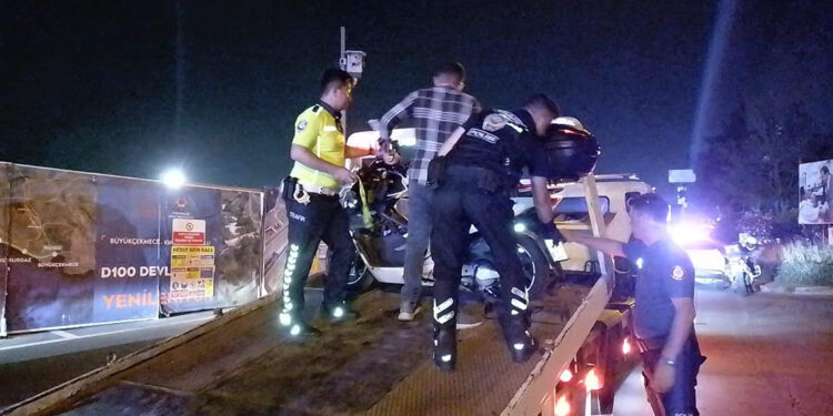 Silivri'de kaza yapan motosiklet polis uygulama noktasına girdi: 5'i polis 6 yaralı 