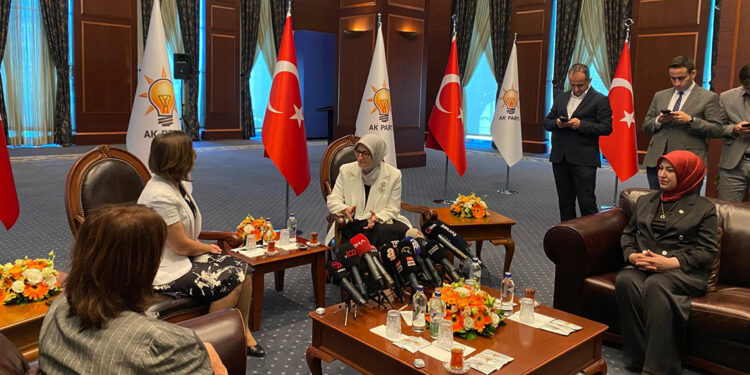 Siyasi partiler arasında bayramlaşma ziyaretleri