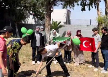 Suriyeli öğrenciler, okullarına kardeşlik fidanı dikip ülkelerine döndü