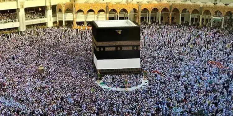 Suudi Arabistan'da 75 binden fazla hacı adayı geri gönderildi