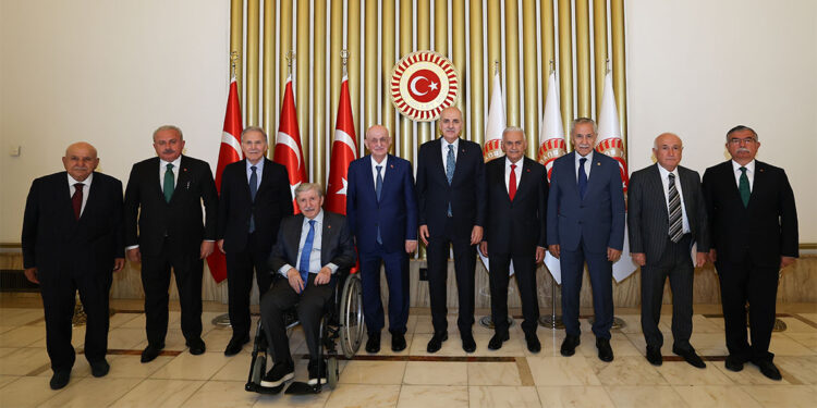 Numan Kurtulmuş eski meclis başkanlarını kabul etti