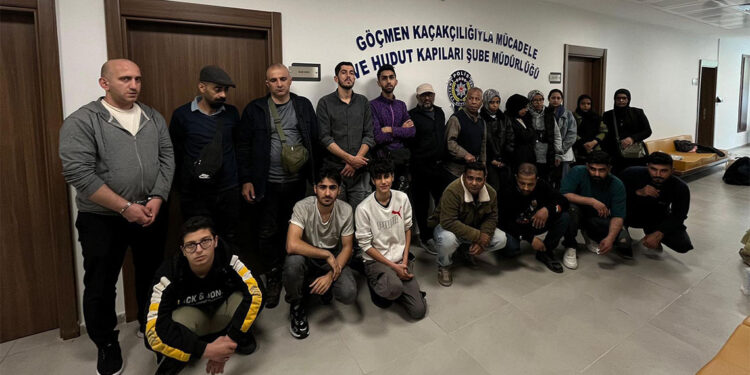 Tekirdağ'da 21 kaçak göçmen yakalandı