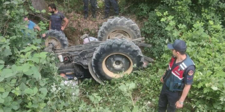 Traktörün dere yatağına devrildiği kazada 2 çocuk annesi öldü