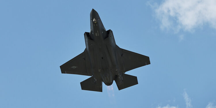 Tahran'da İsrail'e ait bir F-35 düşürüldü