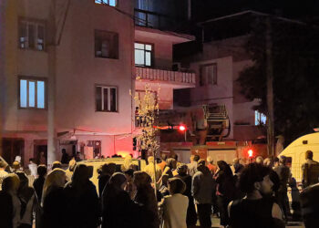 Tartıştığı eşini tabancayla öldürüp, intihar etti