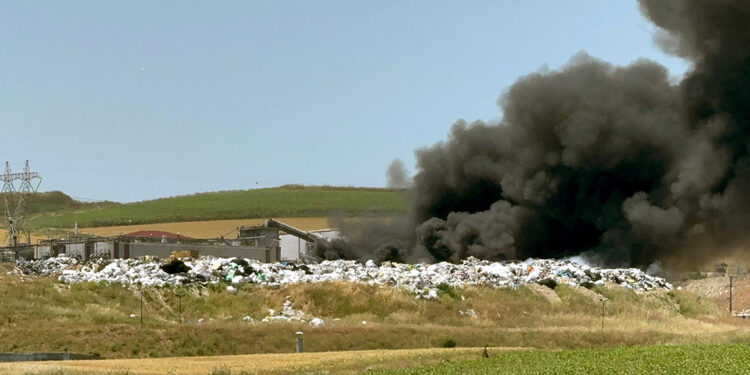 Tekirdağ'da geri dönüşüm tesisi deposunda yangın