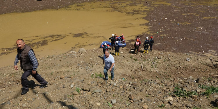 Trabzon'da selde kaybolan kişiyi arama çalışmaları sürüyor