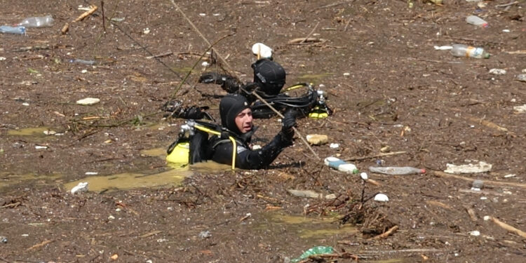 Trabzon'da selin izleri siliniyor, kayıp kişi aranıyor