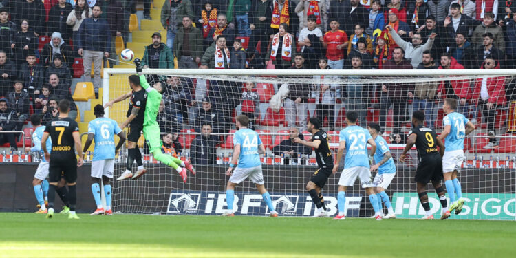 Trabzonspor'da transfer rüzgarı; Malheiro, Uğurcan ve Mendy’ye yoğun ilgi