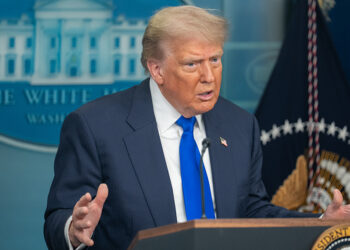 Trump, İran'a yaptırım hafifletme sürecini durdurdu