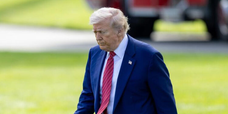 Trump, ‘İran'ı Bombala’ şarkısıyla B-2 uçağının videosunu paylaştı