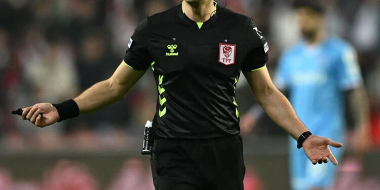 Türk hakemler cefayı, yabancı hakemler ise sefayı sürdü!