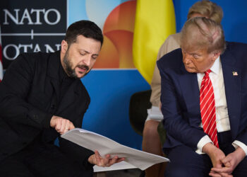 Volodimir Zelenskiy ile Donald Trump Lahey'de görüştü