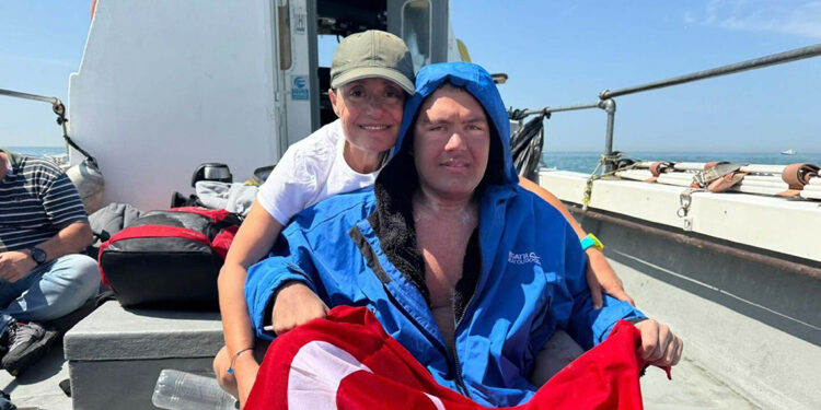 Ultra maraton yüzücüsü otizmli Tuna'nın yeni hedefi Kuzey Kanalı