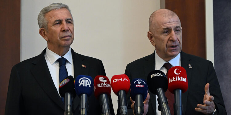 Ümit Özdağ, Mansur Yavaş'ı ziyaret etti