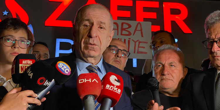 Ümit Özdağ tahliyesinin ardından parti genel merkezinde açıklama yaptı