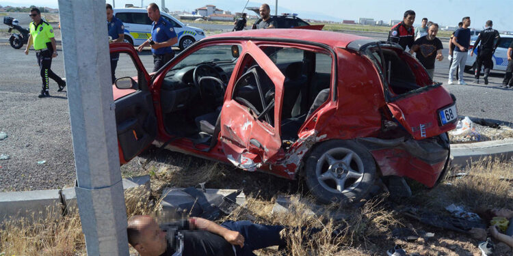 Aksaray'da YKS'ye giderken kaza yaptılar