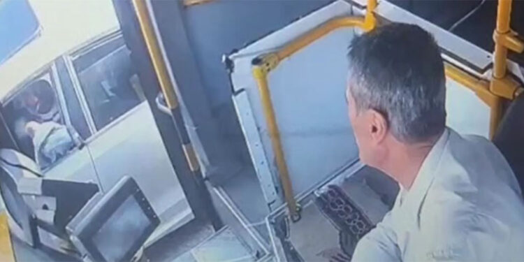 'Yol verme' tartışmasında otobüs şoförünü tabancayla vurdu