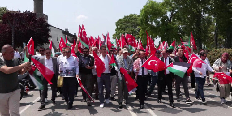 Yıldız Teknik Üniversitesi'nden Filistin'e destek yürüyüşü